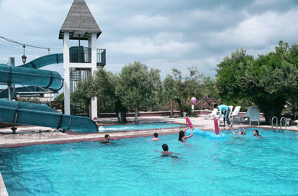 Club Afrodit Tatil Koeyue Altinoluk Resort