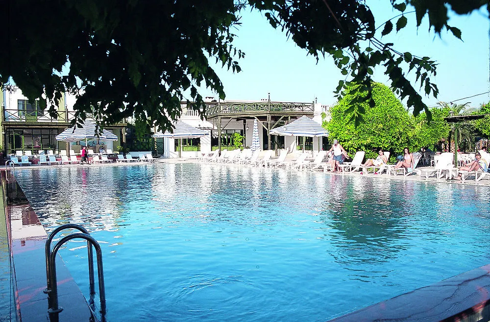 Club Afrodit Tatil Koeyue Altinoluk